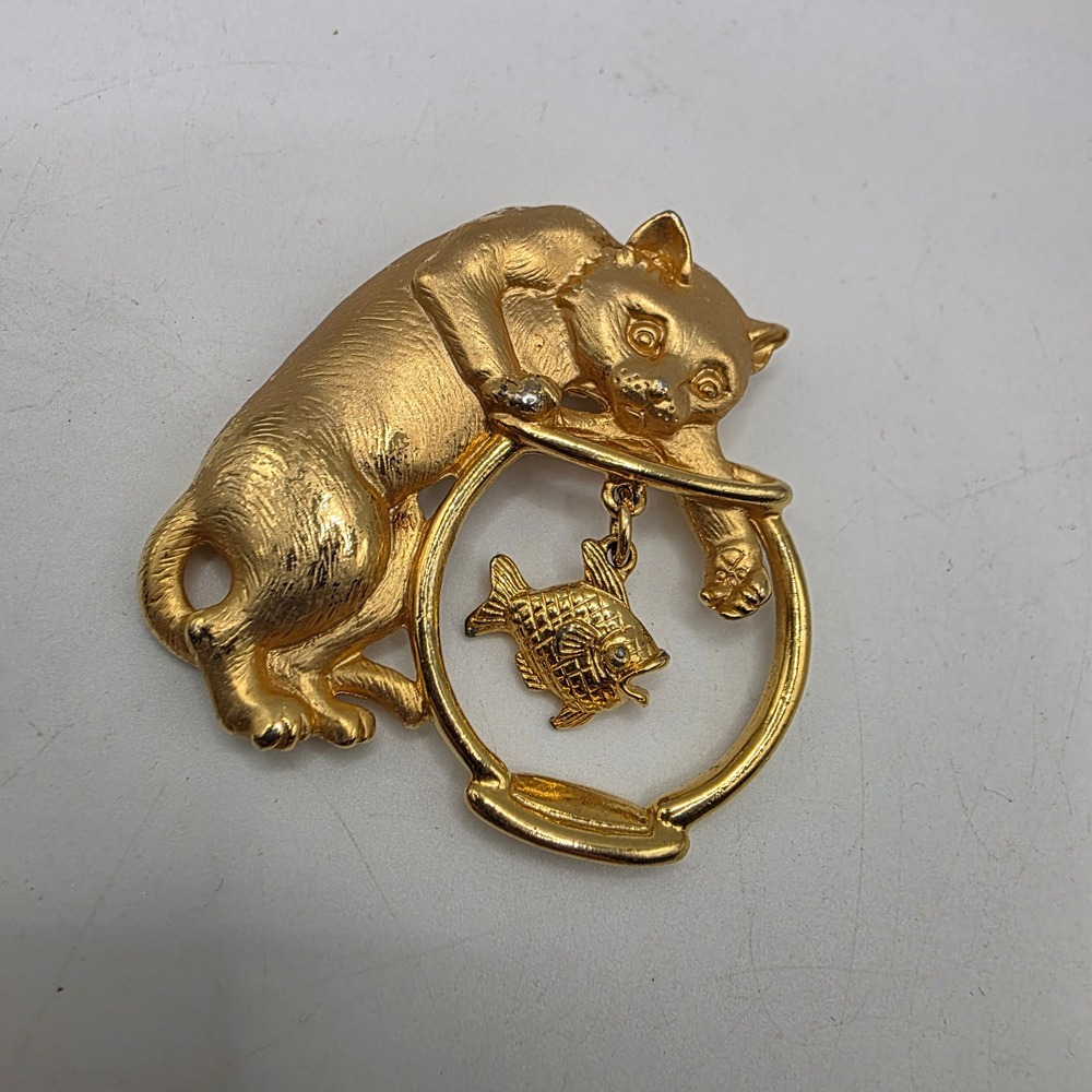 Vintage JJ Jonette Jewelry Gold Tone Cat and Fishbowl Dangle Brooch Pin